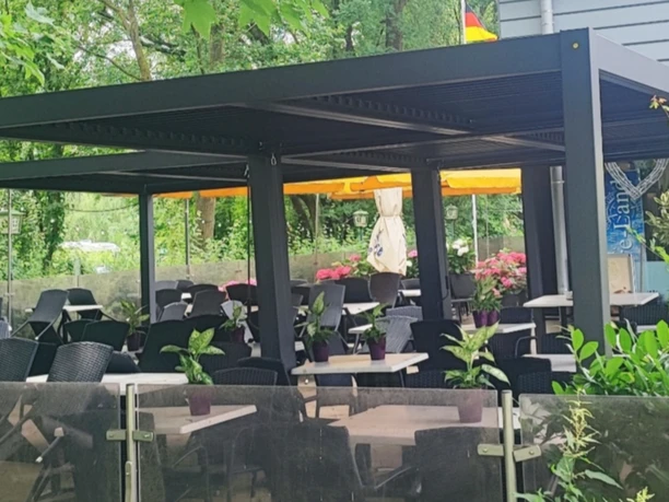 DaGiovanni_Hüde_Gastro_Aussenterrasse_überdacht