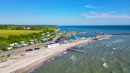 Stranden-ved-Mommark-Marina---drone