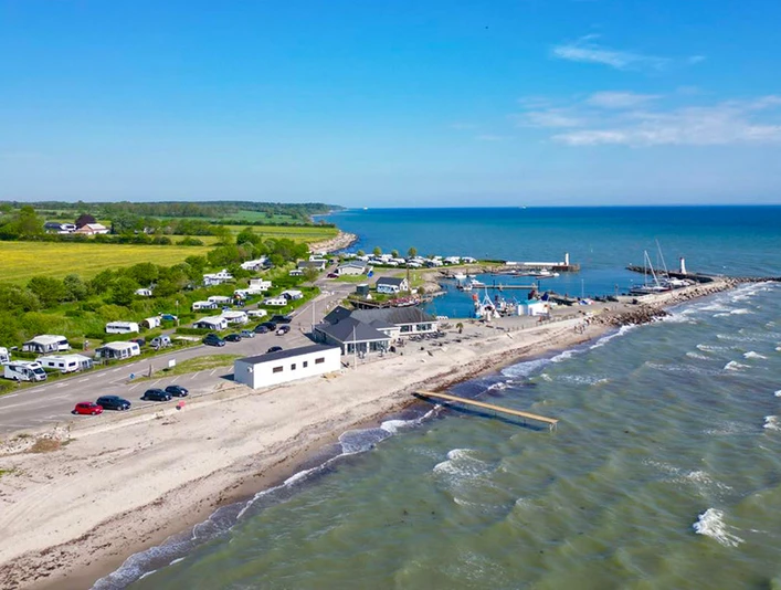 Stranden-ved-Mommark-Marina---drone