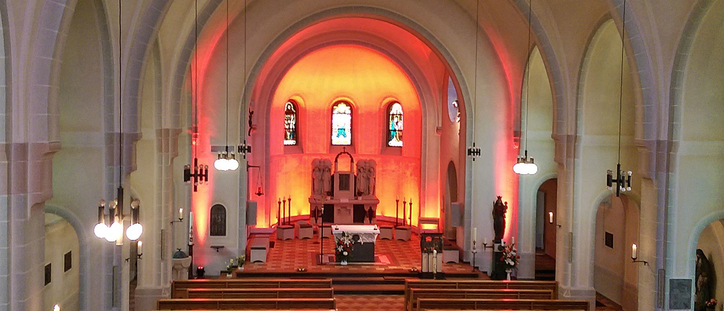 Marien Kirchenraum Altarraum quer