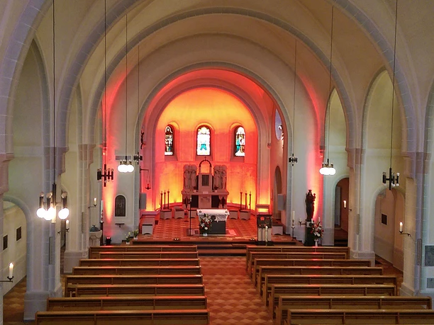 Marien Kirchenraum Altarraum quer