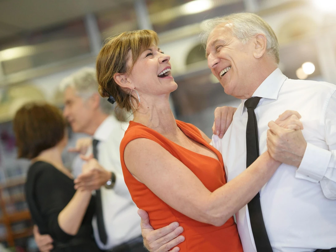 Tanzendes Paar.jpg Tanztee