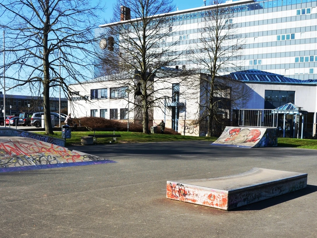 Skaterplatz Salzgitter-Lebenstedt vor dem Rathaus
