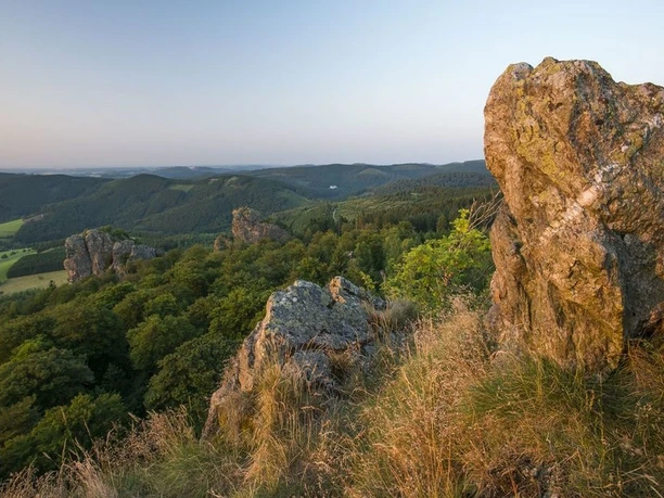 bruchhauser-steine-panorama c) Klaus-Peter Kappest Tourismus Brilon Olsberg GmbH CC-BY-SA.jpg