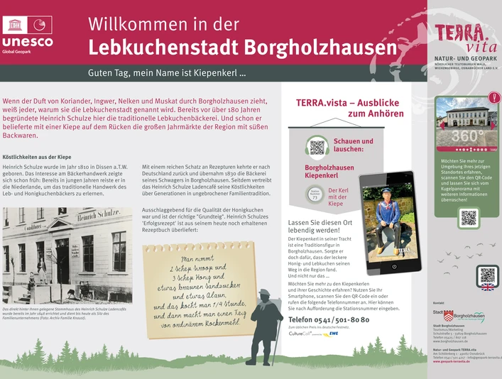 Willkommensschild in der Lebkuchenstadt Borgholzhausen mit Informationen über lokale Attraktionen.