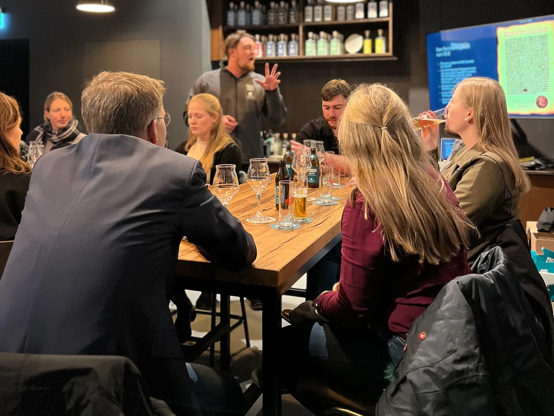 Biertasting-Brauwelt-Koeln-group.jpg Biertasting in der BrauweltBeer tatsing at Brauwelt