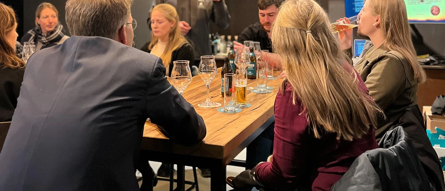 Biertasting-Brauwelt-Koeln-group.jpg Biertasting in der Brauwelt