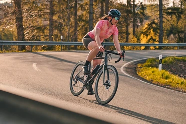 bikerin-rennrad c) Paul Masukowitz Sauerland-Tourismus.jpg