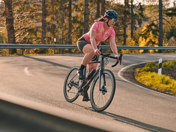 bikerin-rennrad c) Paul Masukowitz Sauerland-Tourismus.jpg