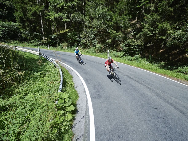 rennradfahrer-abfahrt c) Paul Masukowitz Sauerland-Tourismus.jpg