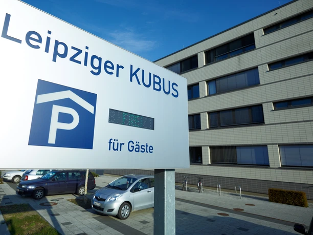 Parkmöglichkeit an der Eventlocation KUBUS | Leipzig Convention Bureau Parkmöglichkeiten an der Eventlocation KUBUS - präsentiert vom Leipzig Convention Bureau