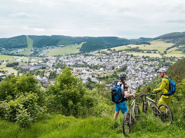 biker-orenberg-blick-willingen c) Paul Schanze Sauerland Tourismus.jpg