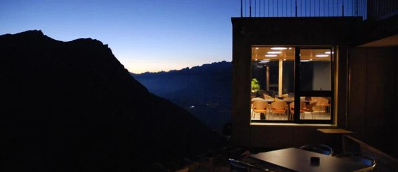 Aussenansicht bei Nacht