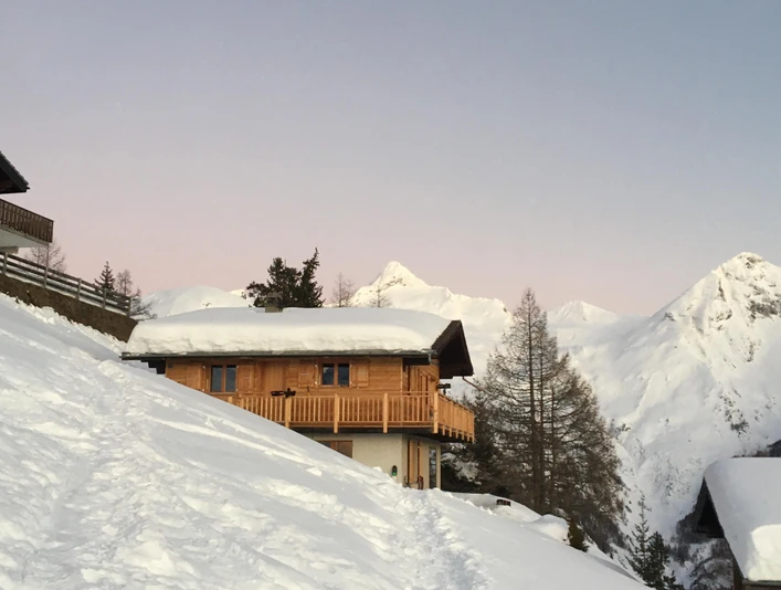 Chalet Labbrunnu OG Winteransicht