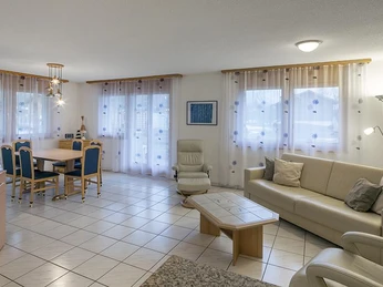 Wohnzimmer mit Essecke