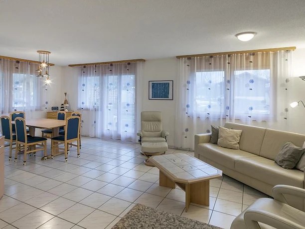 Wohnzimmer mit Essecke