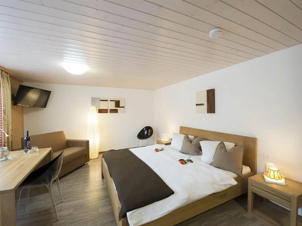 Doppelzimmer mit Mehr- und Bergsicht