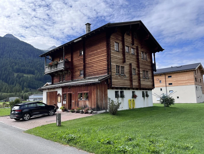 Ost- und Nordfassade