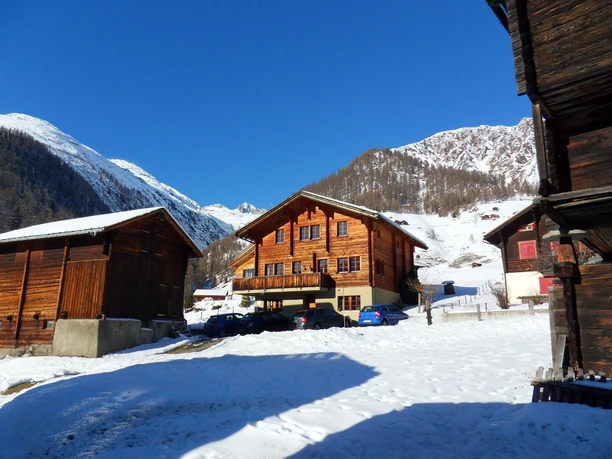Winter Hausfront