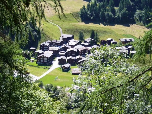 Haus und Speicher hinten links, Ansicht von Bodmen