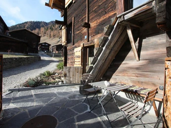 Sitzplatz vor der Wohnung