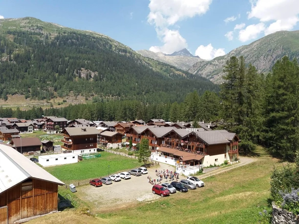 Dorf mit Wohnung