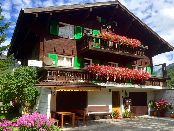 Chalet im Sommer
