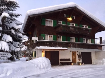 Chalet im Winter