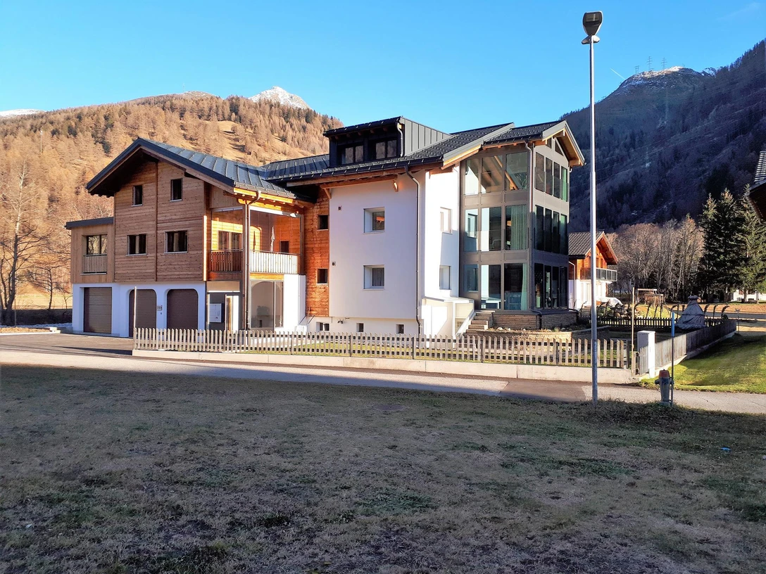 Haus Montanara mit Stöckli und Garagen