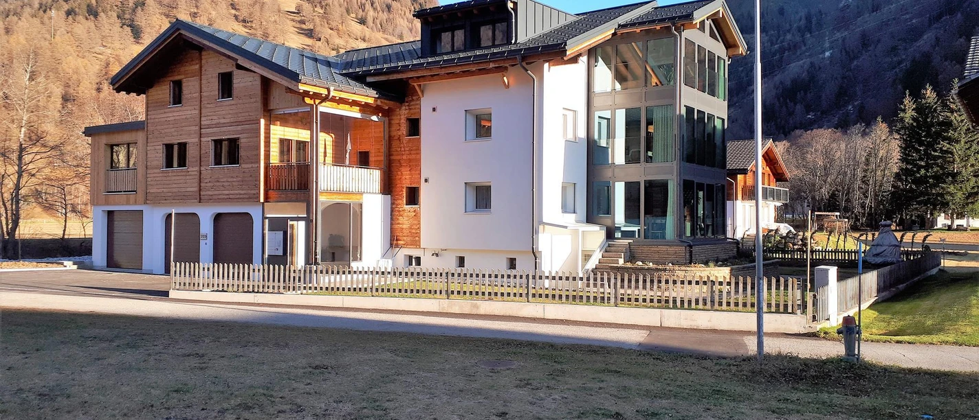 Haus Montanara mit Stöckli und Garagen