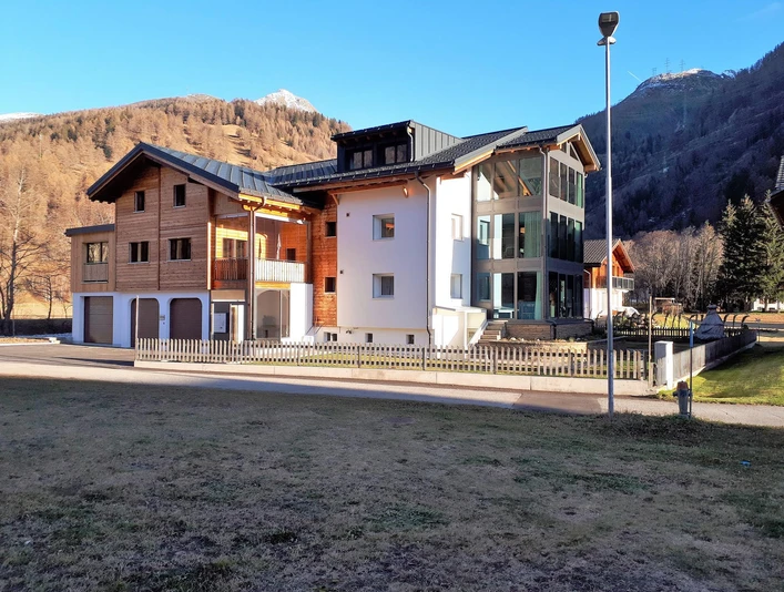 Haus Montanara mit Stöckli und Garagen