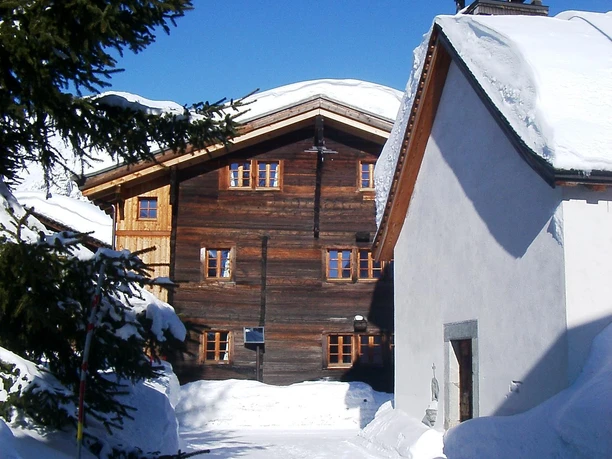 Haus mit Christophorus Kapelle von Südwesten Haus mit Christophorus Kapelle von Südwesten