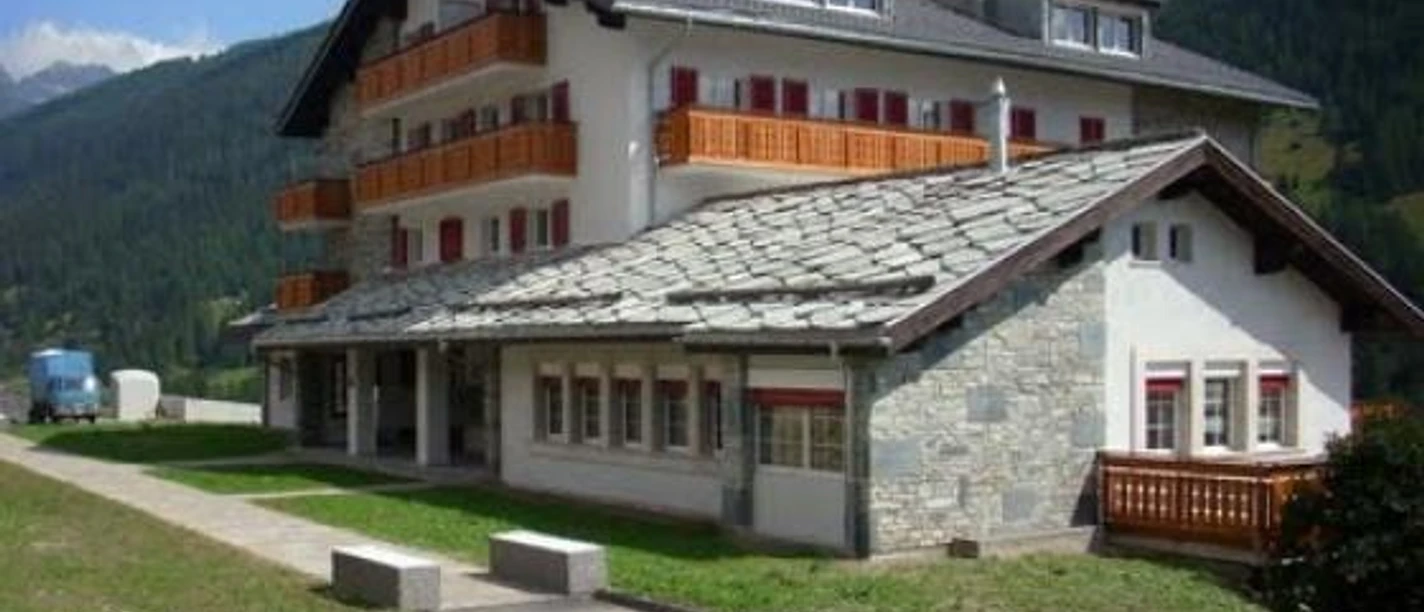 Haus Gomesia Aussenansicht Sommer