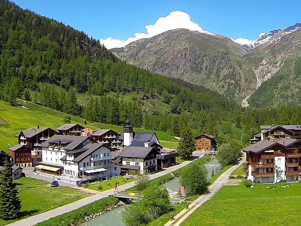 Hotel Furka im Bergdorf Oberwald