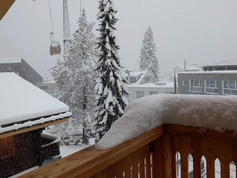 Aussicht vom Balkon OG gegen Gondelbahn