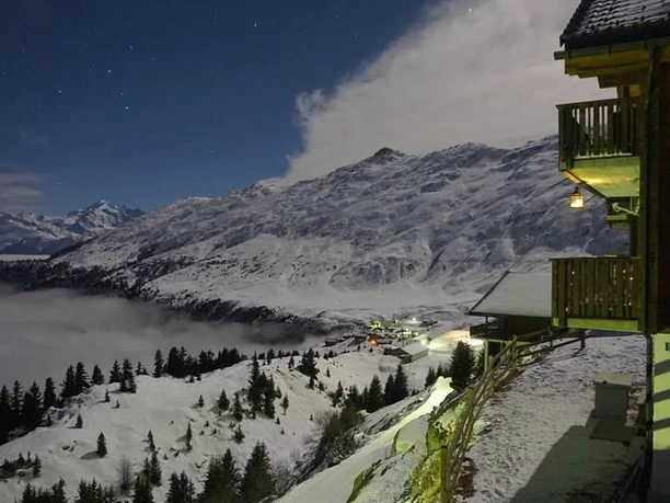Aussicht bei Vollmond vom Balkon