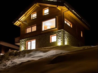 Aussenansicht Nacht)