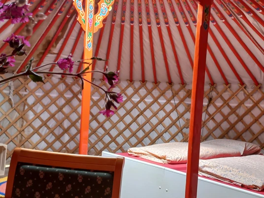 Einblick in das Innere einer mongolischen Jurte