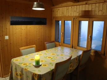 Das gemütliche Wohnzimmer lädt zum Verweilen ein