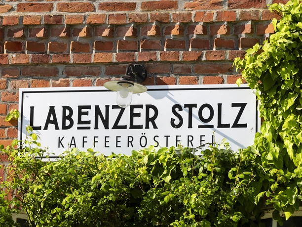 LABENZER STOLZ-Schild.jpg