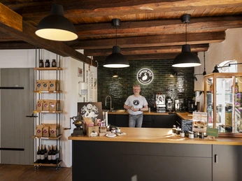 LABENZER STOLZ_Innenansicht Laden.jpg