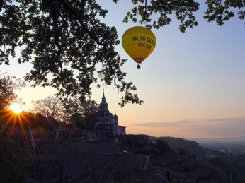 Ballon über Spitzhaus Radebeul