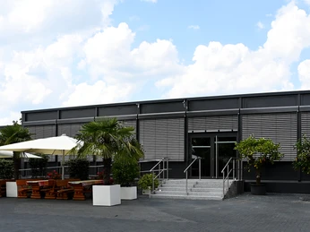 Außenansicht Wintergartencafé Opa Ernys Garten.jpg Außenansicht Wintergartencafé Opa Ernys Garten