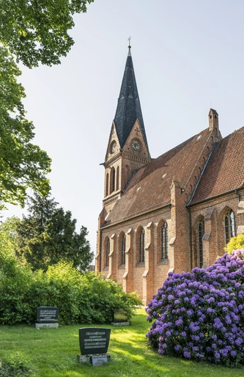 Stiftskirche Ramelsloh Stiftskirche RamelslohRamelsloh collegiate churchCollégiale de RamelslohDe collegiale kerk van RamelslohDen kollegiale kirke i Ramelsloh