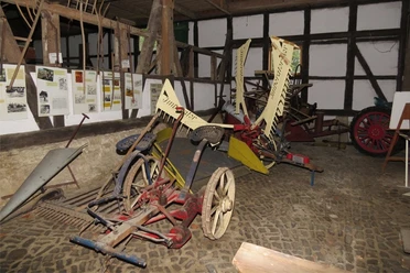 Ausstellung: Alte Landmaschinen zum Getreidemähen