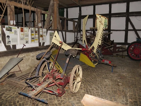 Ausstellung: Alte Landmaschinen zum Getreidemähen