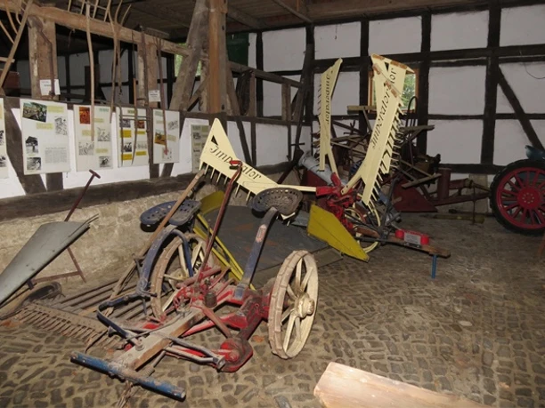 Ausstellung: Alte Landmaschinen zum Getreidemähen