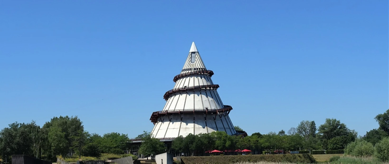 Jahrtausendturm im Elbauenpark