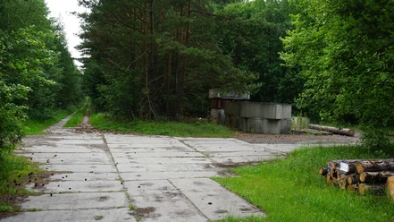 Kolonnenweg mit ehemaligem Grenzturm