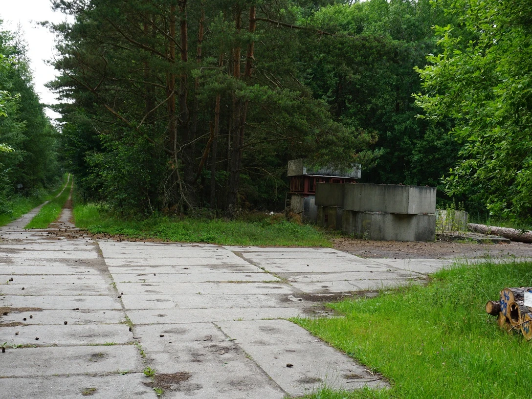 Kolonnenweg mit ehemaligem Grenzturm